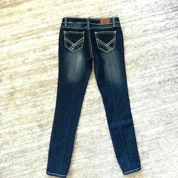 Skinny Jeans with Detailed Pockets & Stitching - Picture 3 of 5